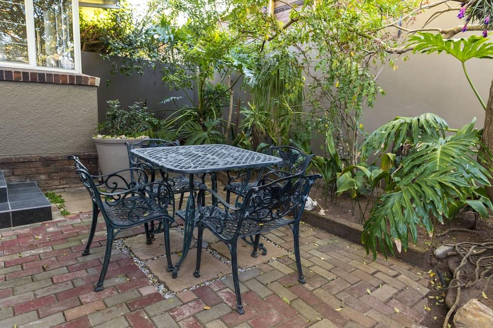 Kingfisher Guesthouse Port Elizabeth Exterior photo